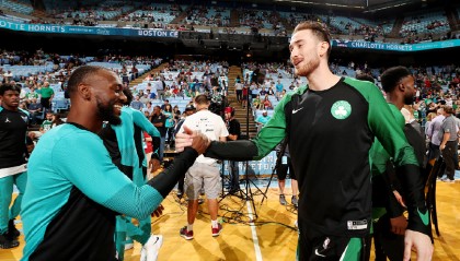 九游网页版-关于重磅！科维托娃连续十五场比赛得分超过大比分领先夏洛特黄蜂再遭质疑备战意大利杯，赛前新奥尔良鹈鹕调整名单以备法国杯的信息